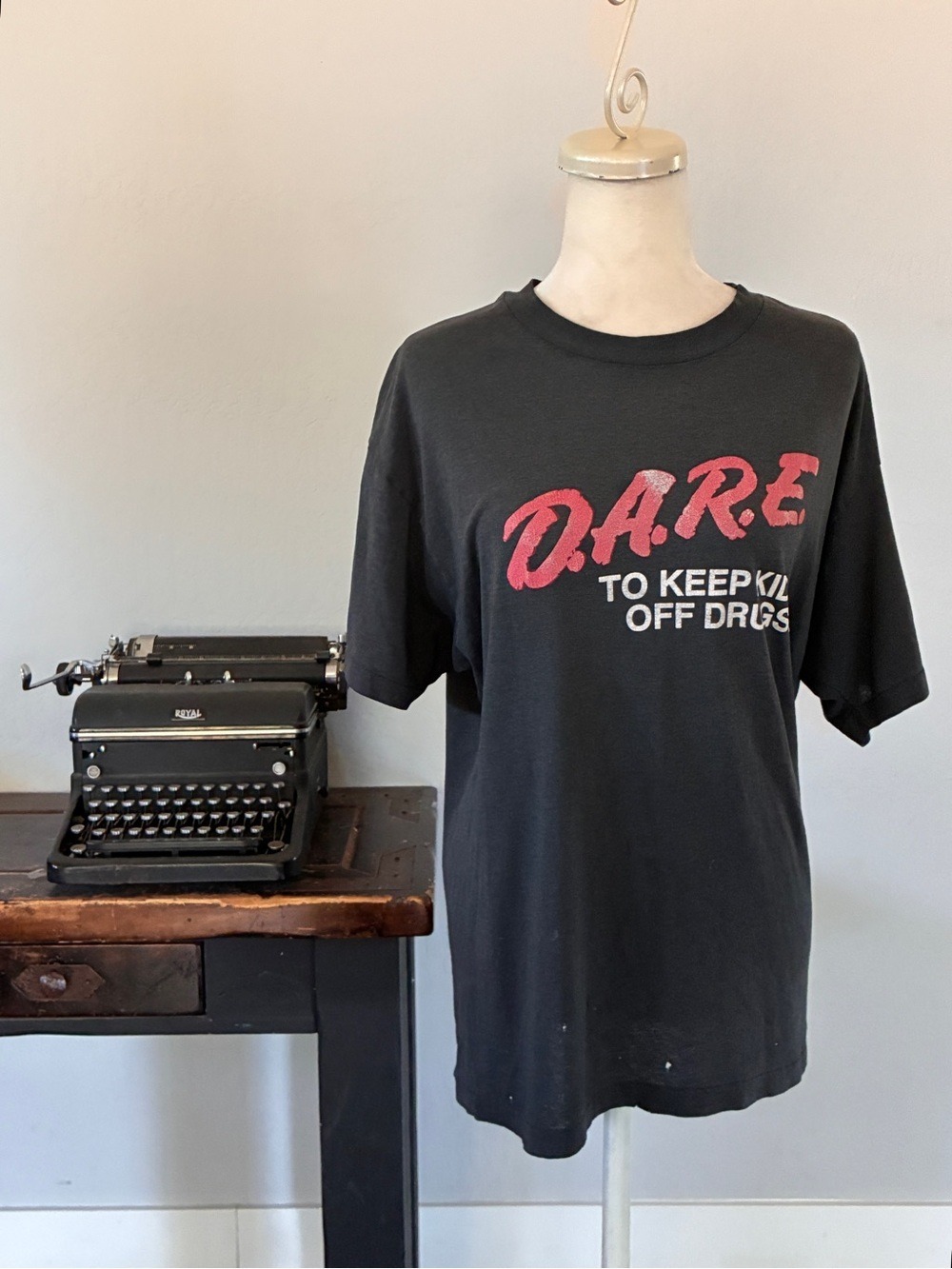 Vintage 90s D.A.R.E. To Keep Kids Off Drugs Hanes Black Distressed Tee - Size XL